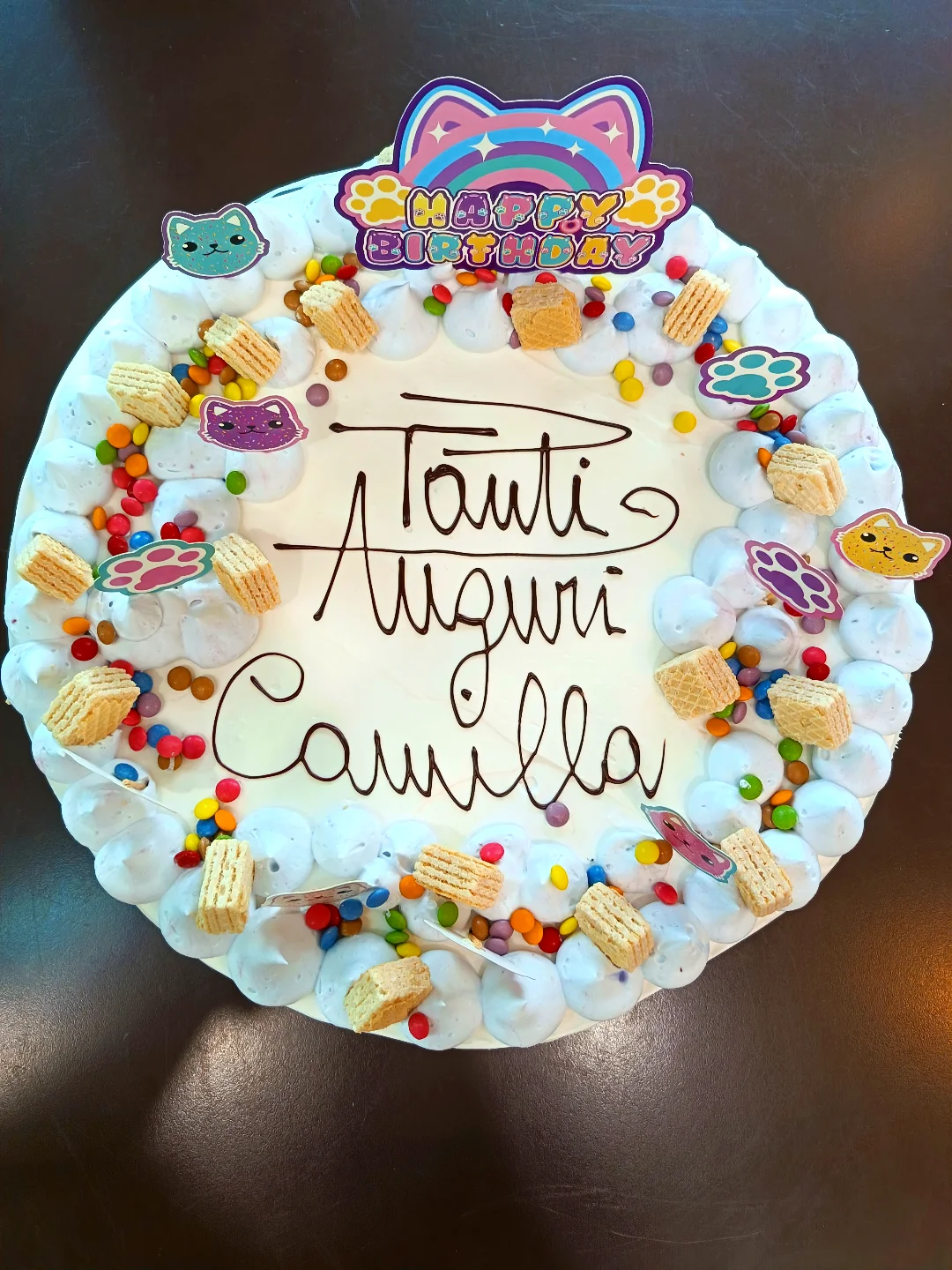 Torta bimbi Camilla Kitty Party con Smarties, wafer e topper kawaii